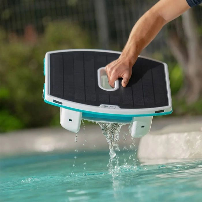 Pulitore di superficie Dolphin Skimmi per piscina a energia solare