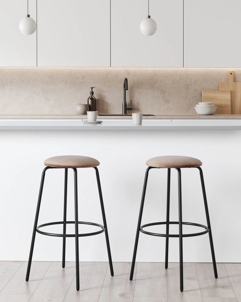 Set di 2 sgabelli da bar in velluto marrone gambe in acciaio senza braccioli soggiorno salotto stile moderno