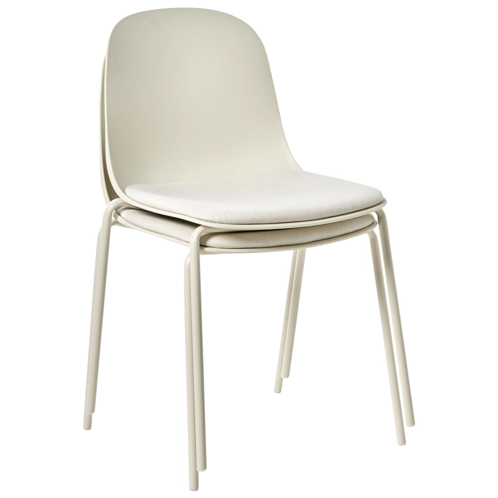 Set di 2 sedie da conferenza Seduta in poliestere beige chiaro Schienale in plastica Gambe in ferro Arredo ufficio moderno