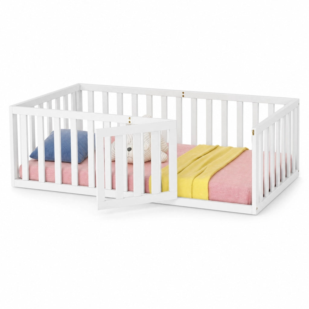 Letto a pavimento per bambini ULEVR 90x200 cm con recinto e porticina apribile, bianco