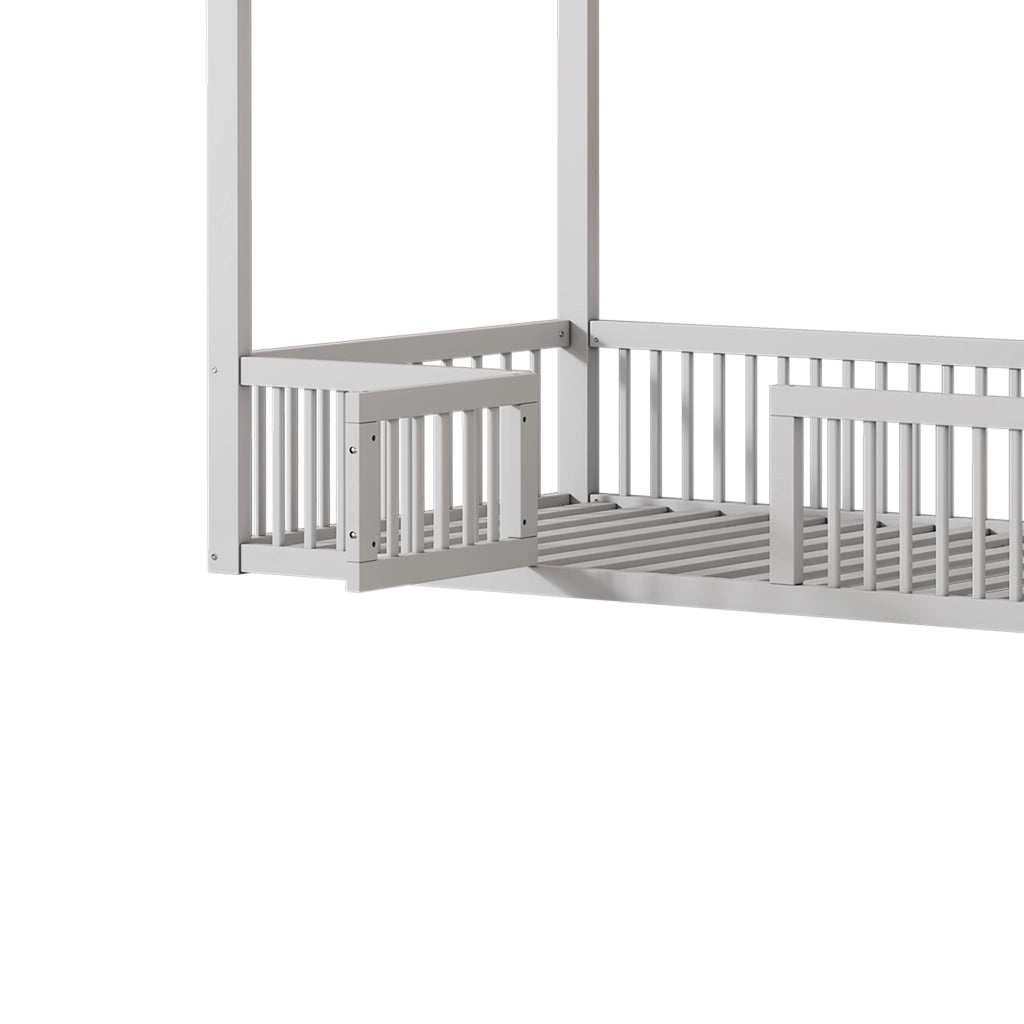 Letto a casetta 90 × 200 cm con barriera perimetrale e porta apribile in legno bianco