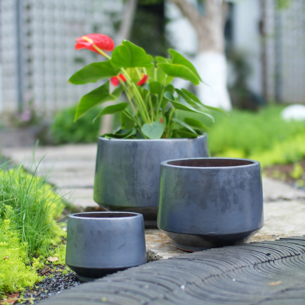 Fioriera a più livelli in ceramica fatta a mano con fori di drenaggio finitura opaca nera per interni e esterni Ø 28 cm
