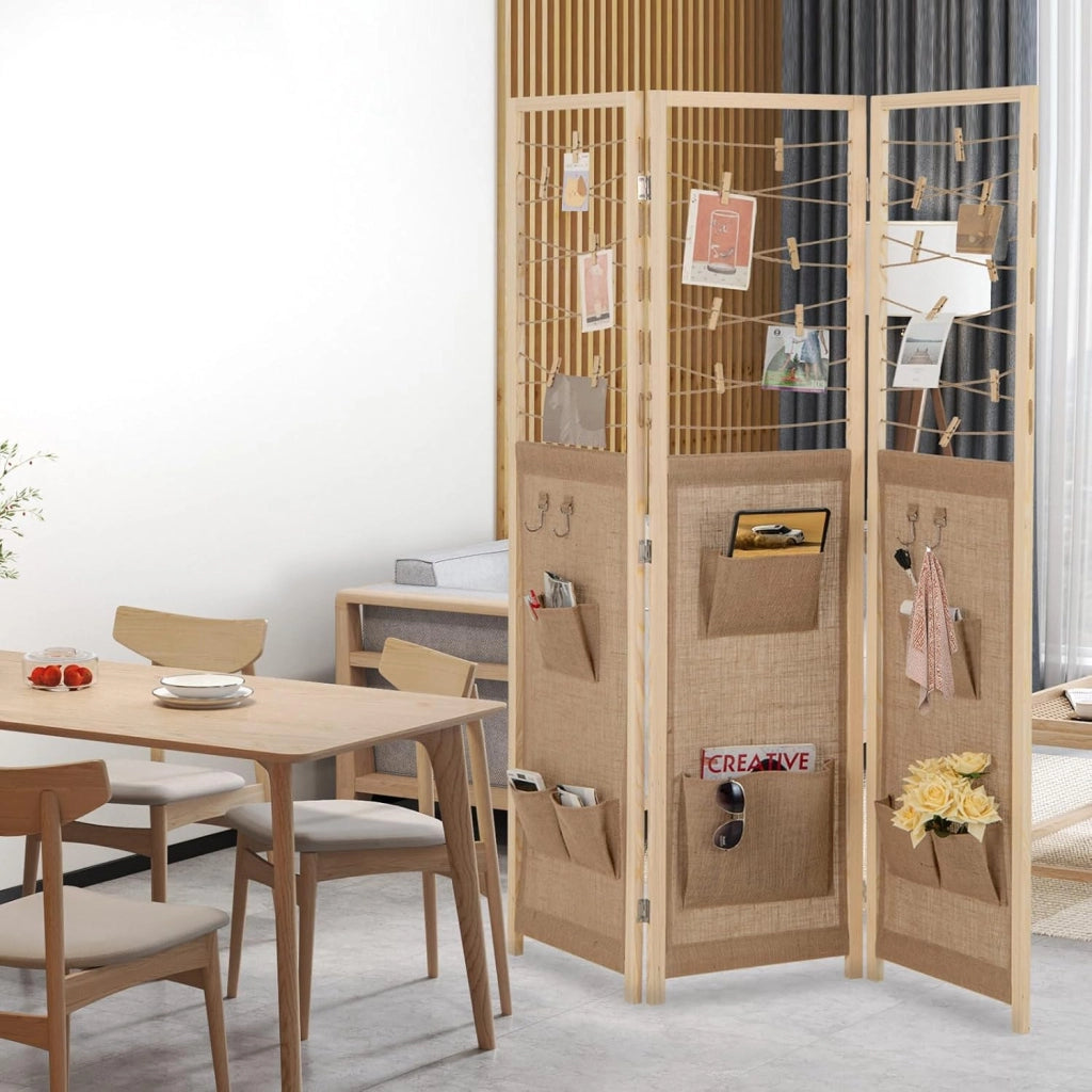 Paravento pieghevole a 3 pannelli. Separatore di privacy in legno con 8 tasche, 4 ganci e spago per appendere con 20 clip in bambù, 120 x 170 x 2 cm