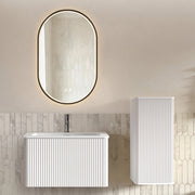 Set di mobili con lavamani con specchio LED regolabile e mobile laterale sospeso bianco a righe verticali