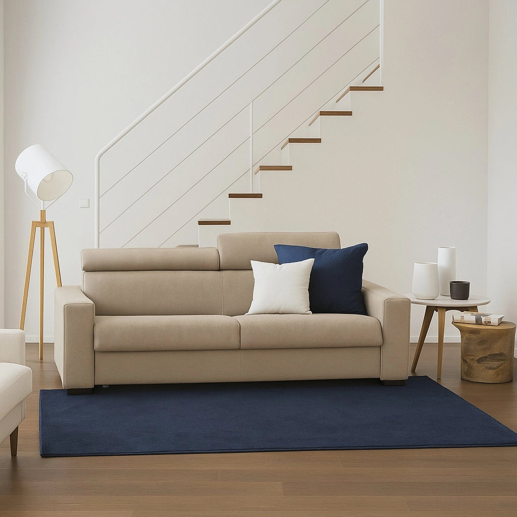 Divano fisso Nukualofa, Divano a 2 posti, Made in Italy, SofÒ  Soggiorno, in tessuto imbottito, con poggiatesta regolabili e Braccioli slim, cm 160x95h85, Beige