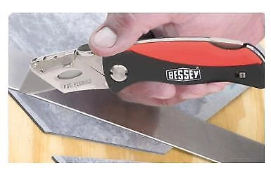 BESSEY DBKPH-EU Taglierino a Lama Fissa Lunghezza 160 mm con 5 Lame di Ricambio colore Nero Rosso