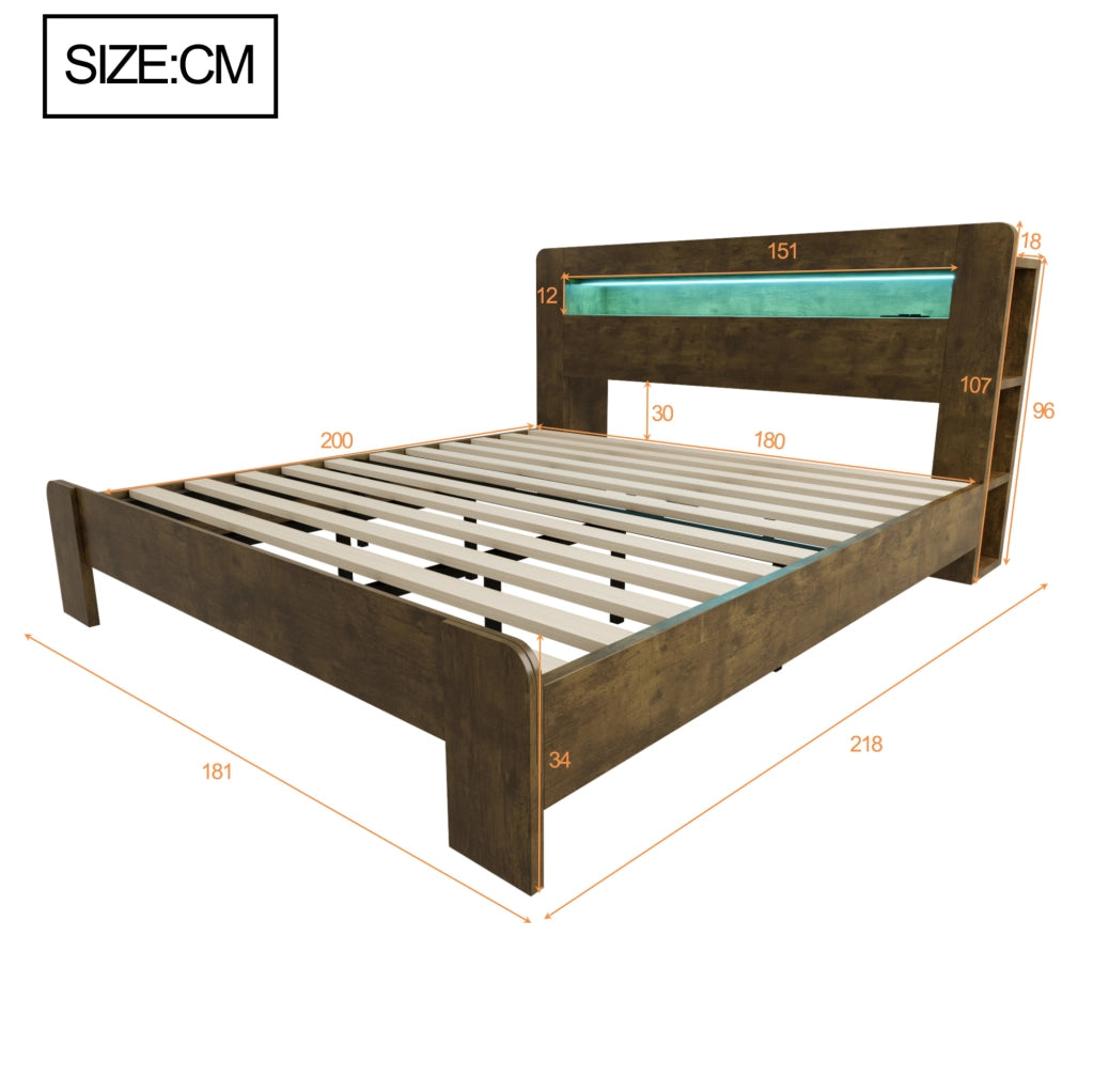 Letto 180x200 cm con testiera portaoggetti; LED e prese integrate in legno colore naturale