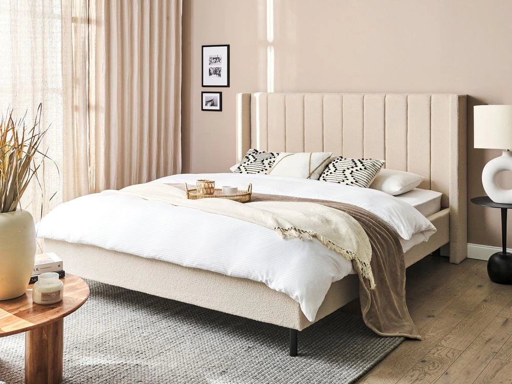 Letto matrimoniale con doghe 160 x 200 cm tessuto bouclè di colore beige stile glam moderno