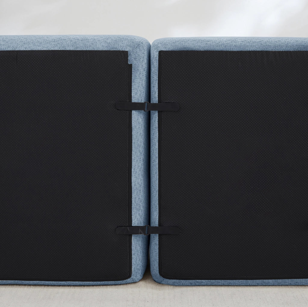 Divano angolare modulare 2 posti con pouf in pile granulato blu HOMVRA