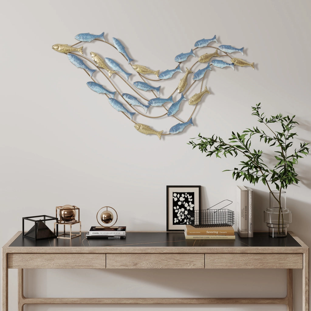 Wall Art Banco di Pesci 99,7x3,8x50,2 cm in Metallo con Viti Incluse Oro e Blu
