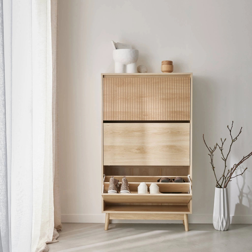 Scarpiera con decoro in legno naturale, 3 ante, marrone naturale
