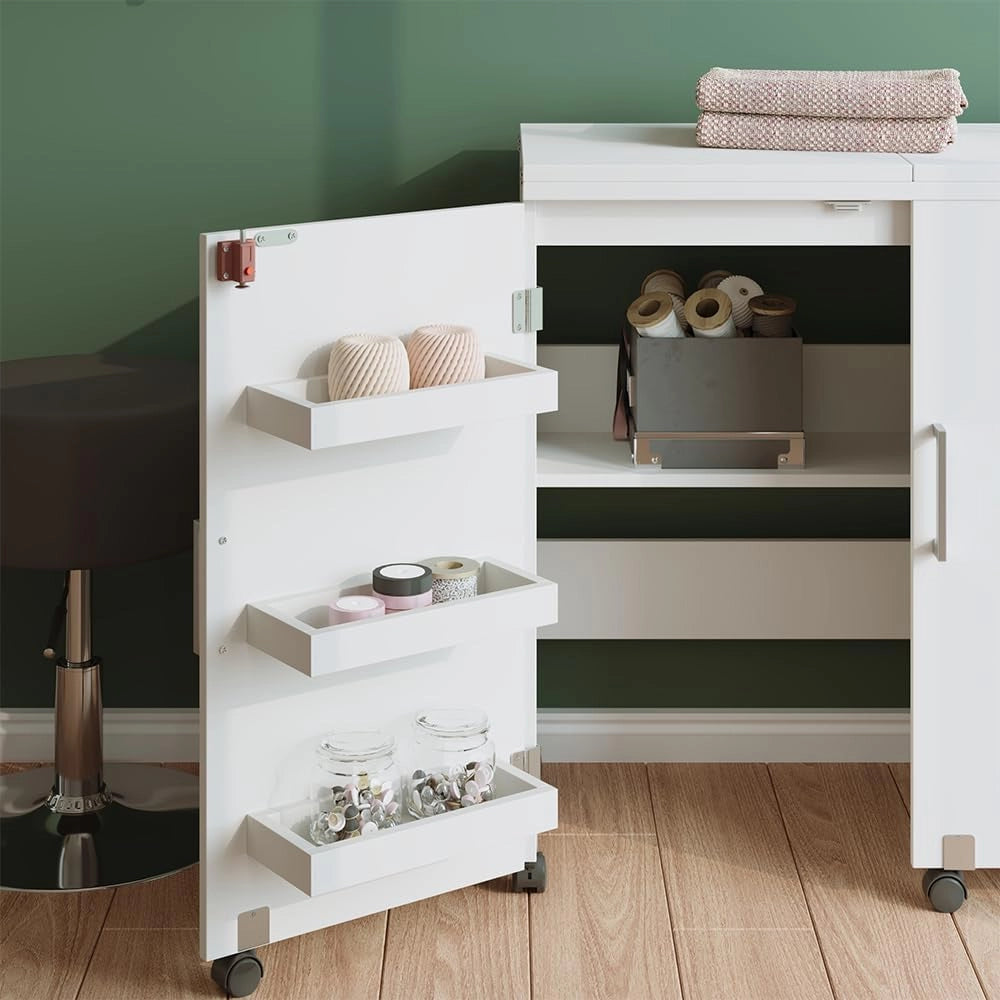 Il tavolo per il cucito Carmen, Bianco, 118 x 77.5 cm con 3 ripiani, pieghevole con ruote per un utilizzo flessibile come tavolo da lavoro