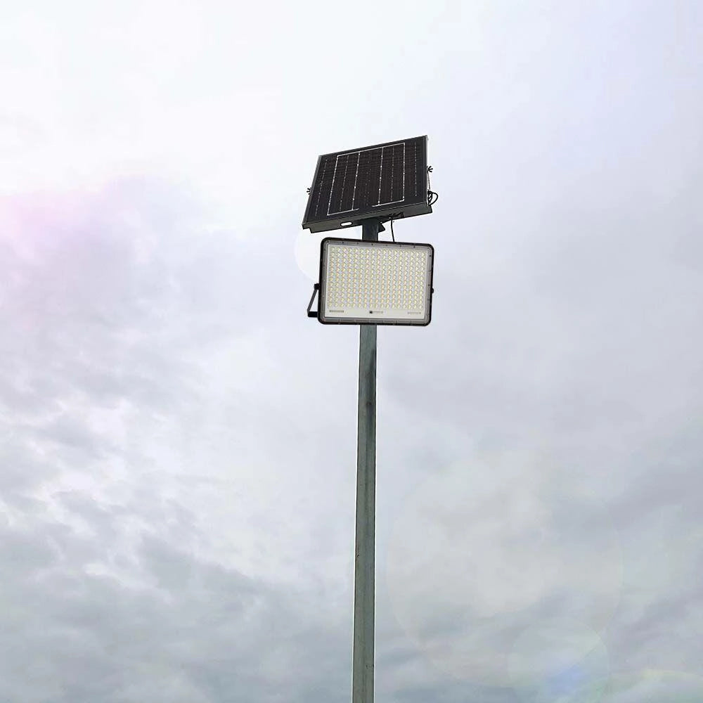 Faretto LED solare V-TAC 30W 6400K 2600lm IP65 telecomando