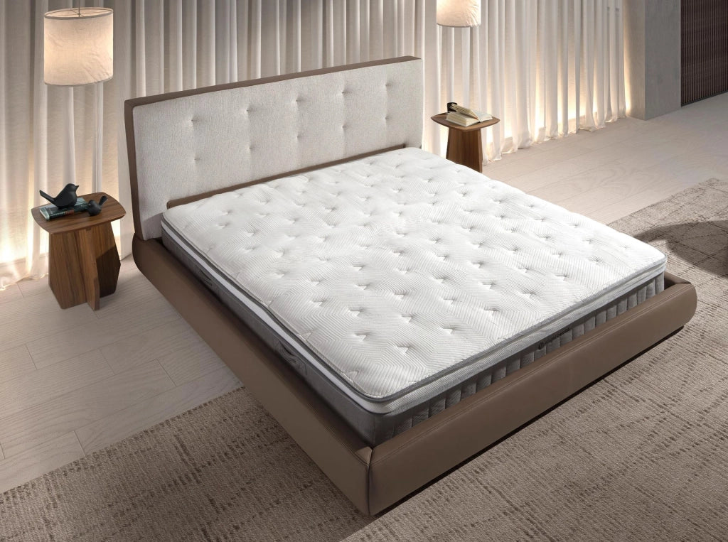 Letto imbottito in tessuto marrone ed similpelle marrone