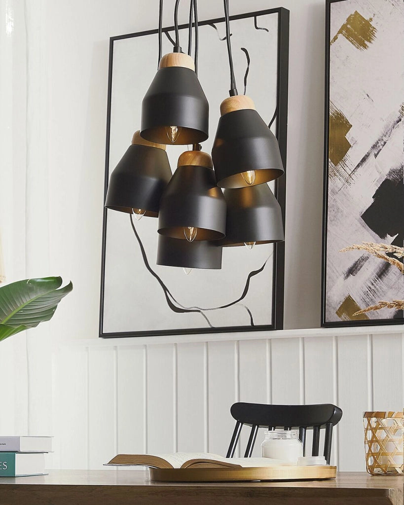 Cluster Lampada a Sospensione Metallo Nero e Legno Chiaro 6 Luci Forma Campana Moderna