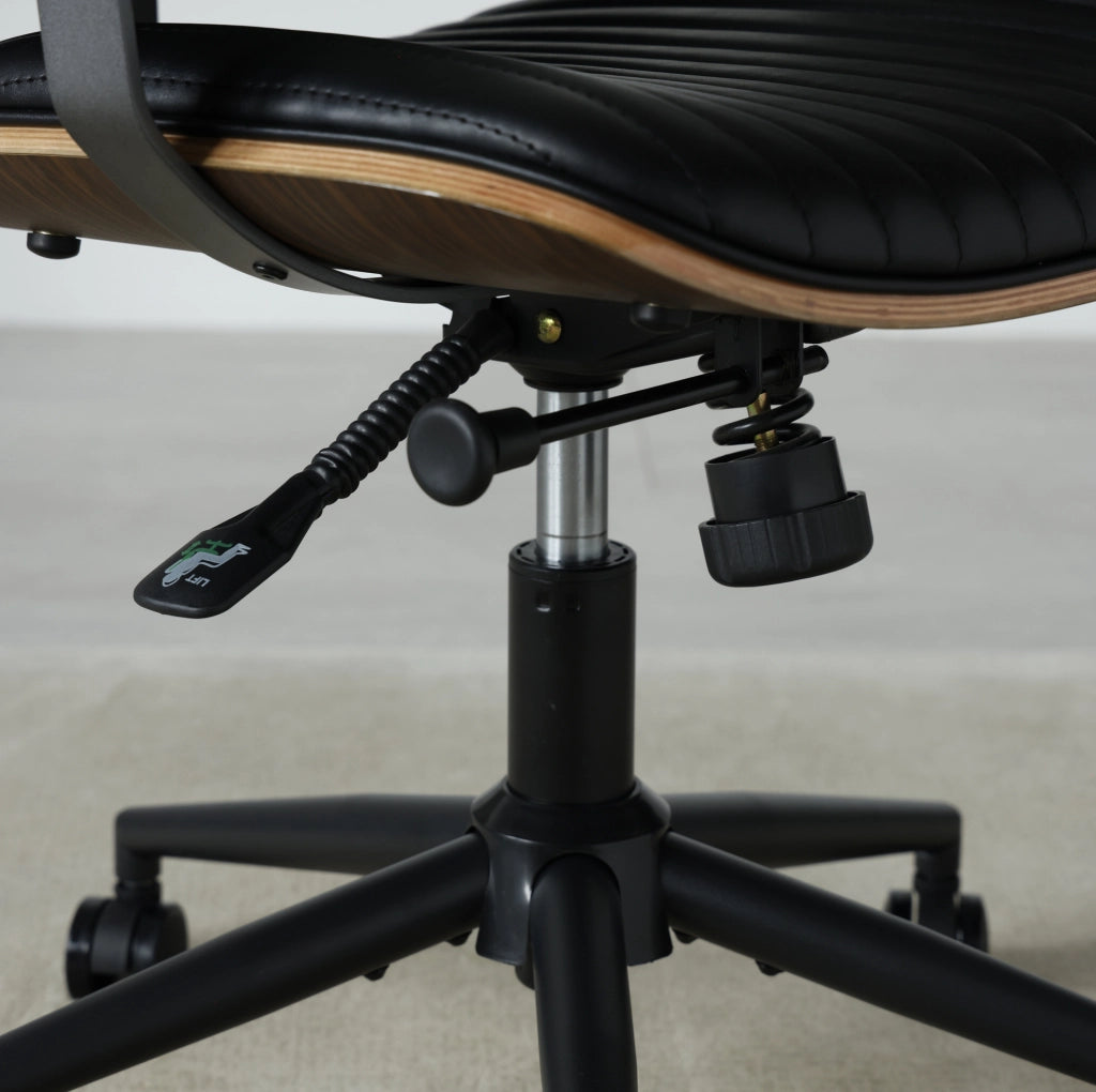 Sedia da ufficio girevole in PU nero con base in metallo