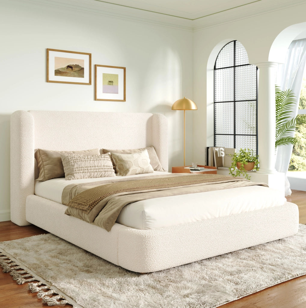 Letto matrimoniale imbottito con contenitore; testiera in bouclé beige; 219x189x100 cm