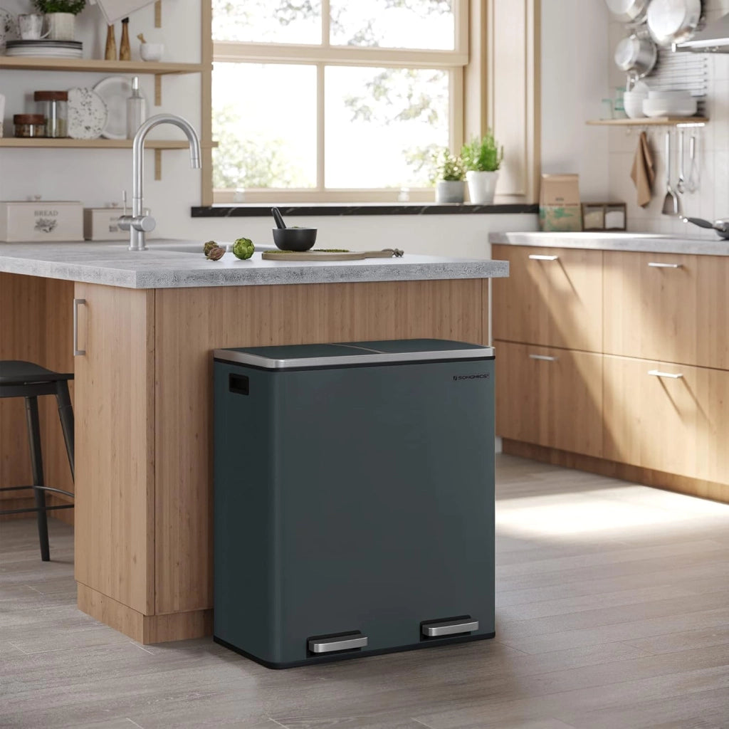 Pattumiera a 2 Scomparti, con 2 x 30L Secchi Interni per Spazzatura Differenziata, 15 Sacchi della Spazzatura, Pedali e Coperchi a Cerniera, Chiusura Morbida, Grigio Verdastro LTB60GS