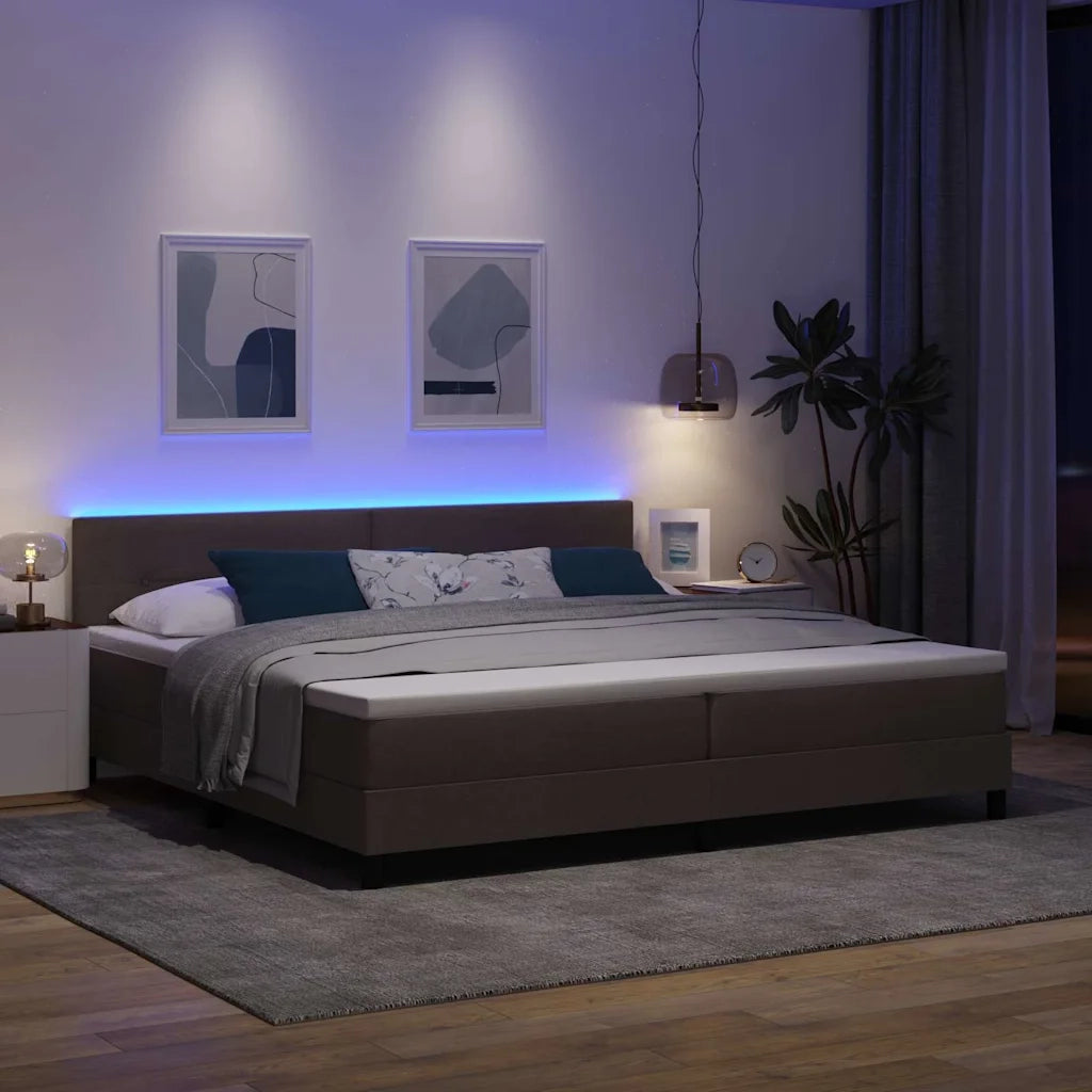 Letto a molle con testiera Marrone Scuro 200 x 200 cm Tessuto 3342236