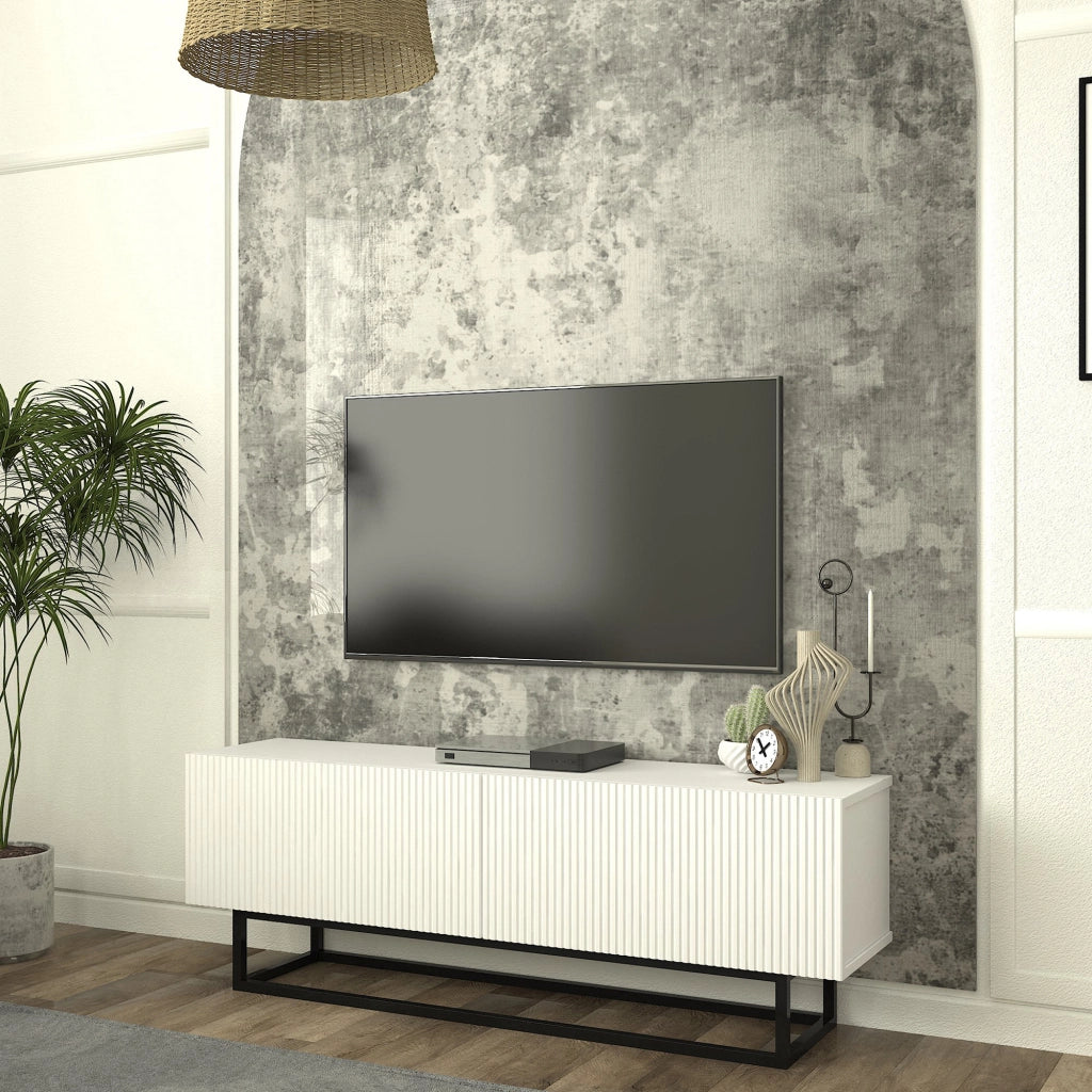 Mobile Porta TV Verpsboga a 2 Ante Decorative e Telaio in Metallo 135x32x47 cm - Bianco [en.casa]