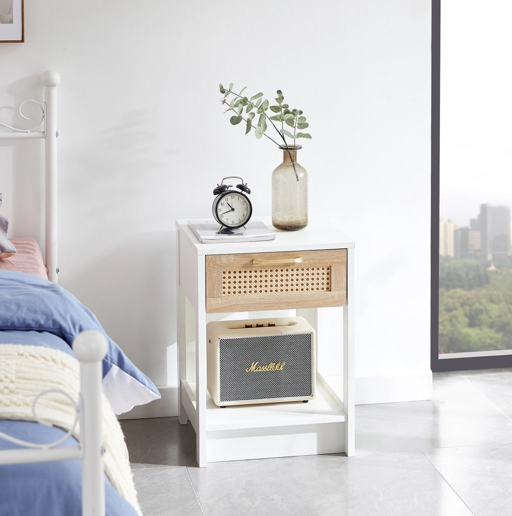 Comodino con cassetto; finitura rattan; in MDF; naturale e bianco