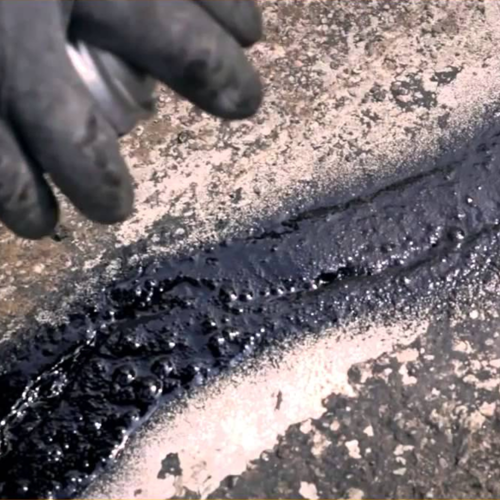 Sigillante impermeabilizzante bituminoso per fori e crepe catramina spray da 200 ml