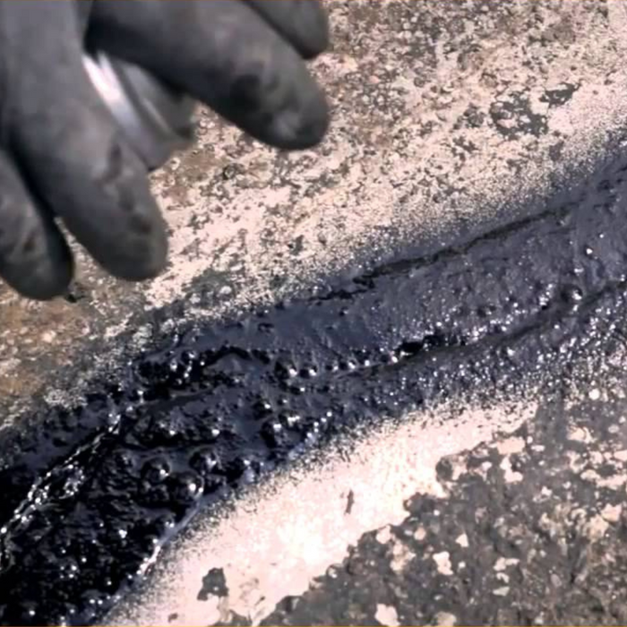 Sigillante impermeabilizzante bituminoso per fori e crepe catramina spray da 200 ml