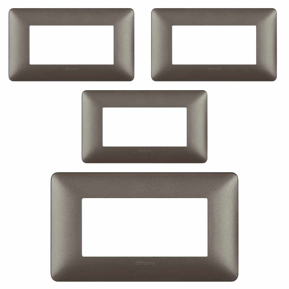 Bticino matix placca 4 posti tecnopolimero colorata am4804 pezzi 4 *** colore iron grigio scuro, confezione 1