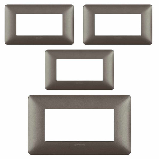 Bticino matix placca 4 posti tecnopolimero colorata am4804 pezzi 4 *** colore iron grigio scuro, confezione 1