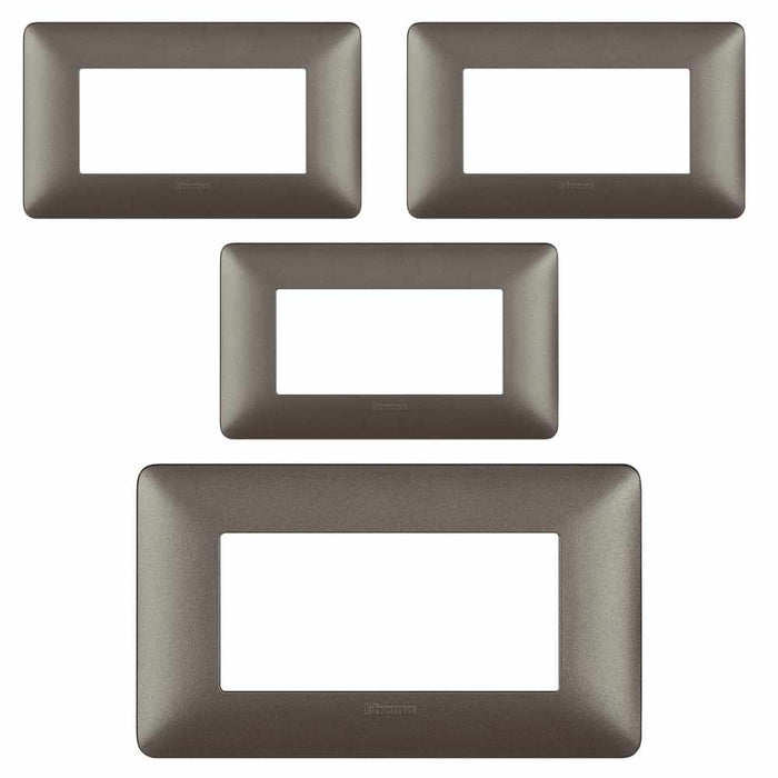 Bticino matix placca 4 posti tecnopolimero colorata am4804 pezzi 4 *** colore iron grigio scuro, confezione 1