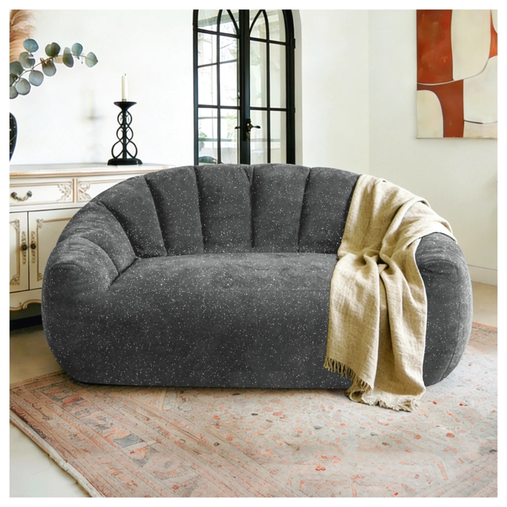 Pouf ergonomico con ampia seduta e linee fluide per soggiorno e camera da letto in flanella grigia