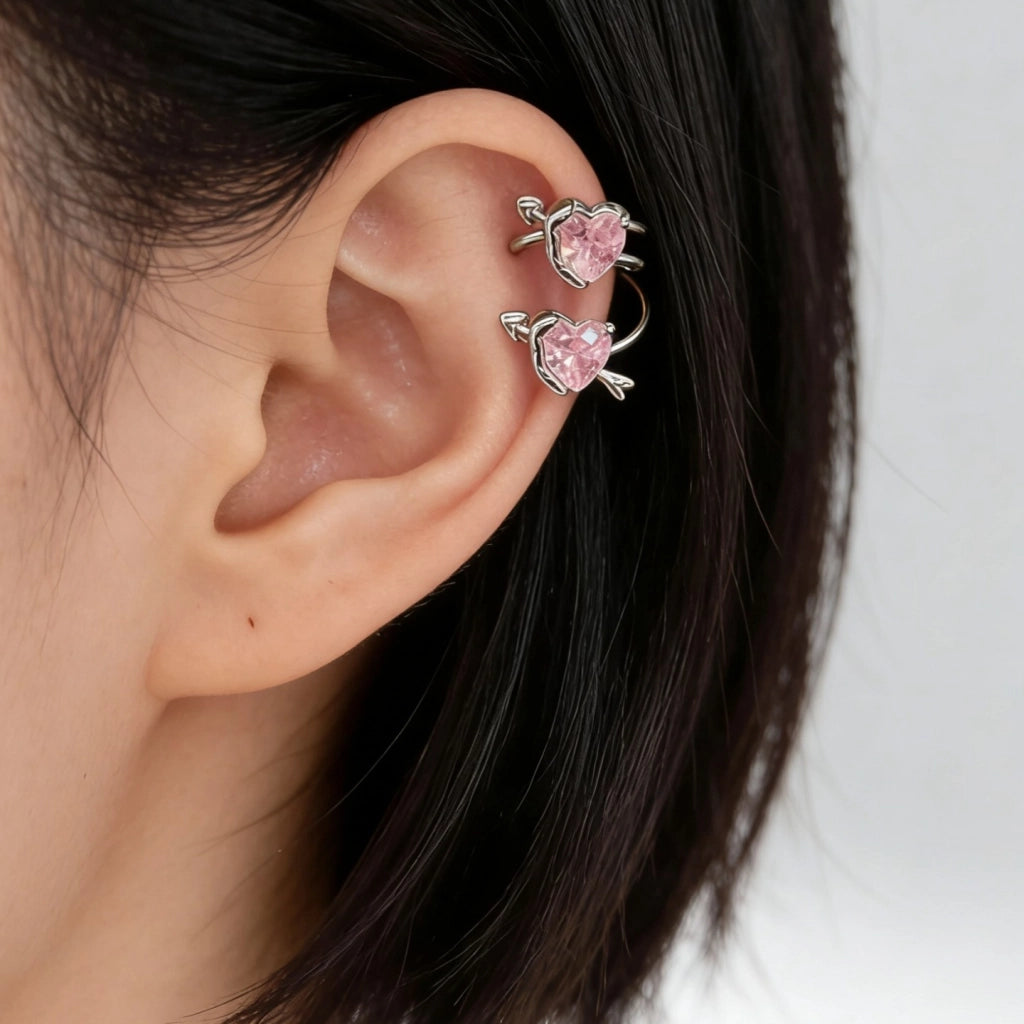 Orecchini a clip a forma di cuore con zirconi: design unico, di nicchia, raffinato ed elegante.
