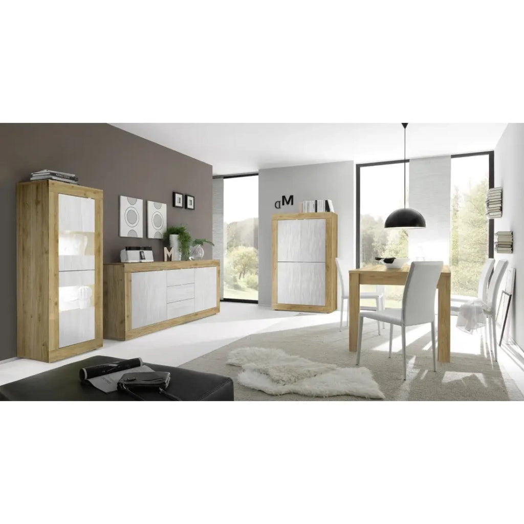 Mobile buffet design a 4 porte in legno, collezione ACCESS. Colori bianco e rovere chiaro.