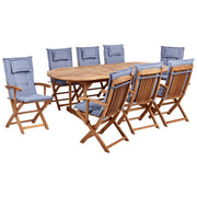 Set da pranzo per esterni in legno di acacia chiaro con cuscini blu tavolo a 8 posti sedie pieghevoli design rustico