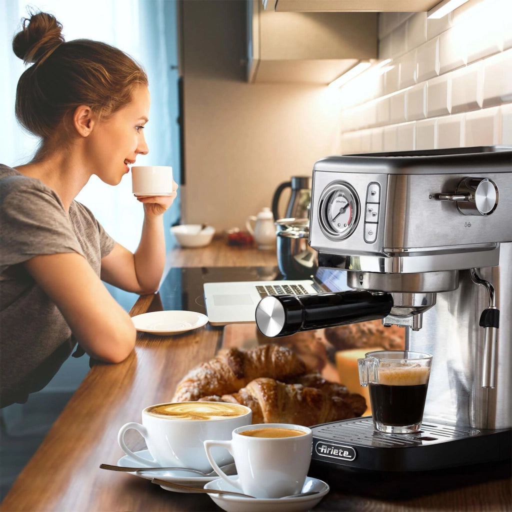 Ariete 1381 Macchina da caffè con manometro, compatibile con caffè in polvere e cialde ESE, 1300 W, Capacità 1,1 L, 15 bar di pressione, Filtro 1 o 2 tazze, Dispositivo Cappuccino, Silver