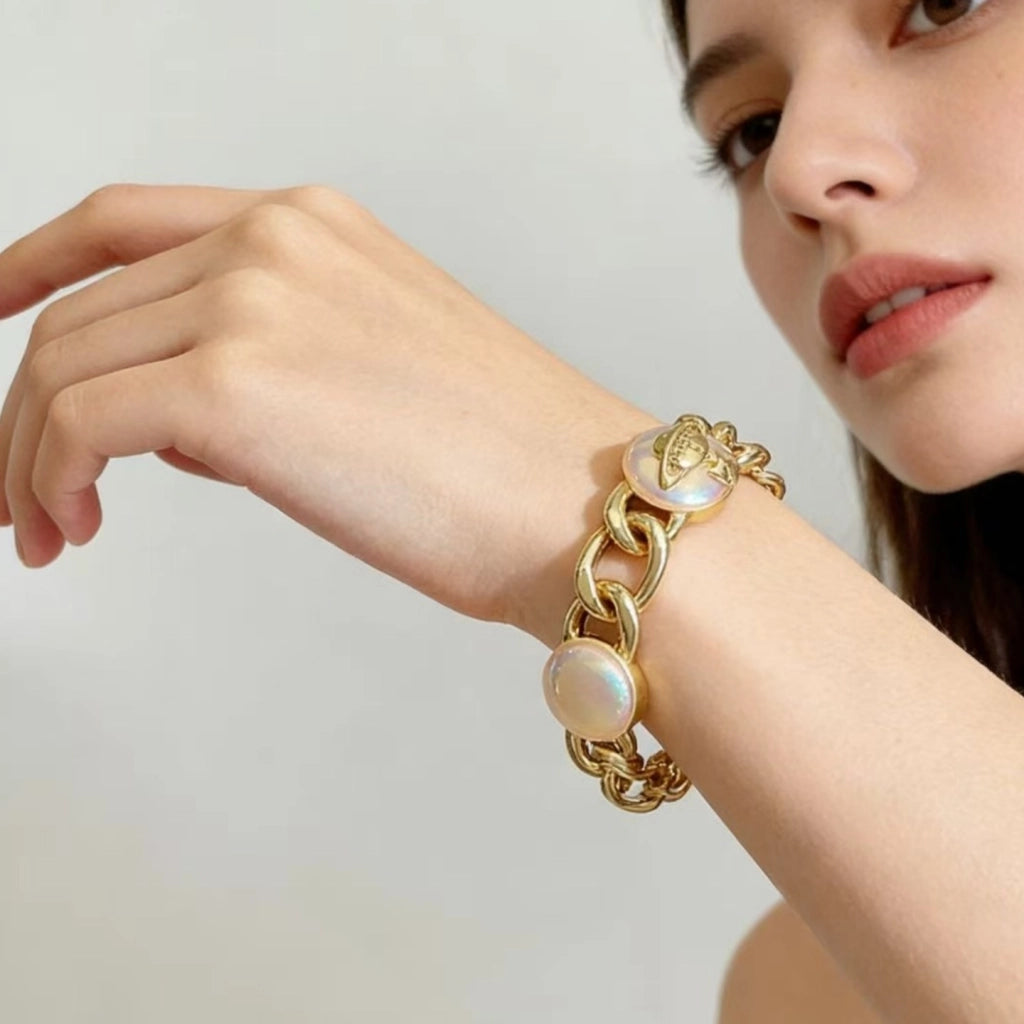 Orecchini a forma di pianeta 3D in stile francese, bracciale robusto con perle rosa, bracciale rigido con catena cubana e perle grosse.