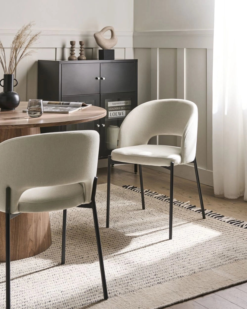 Set di 2 sedie da pranzo tessuto beige chiaro e metallo braccioli e schienale con apertura moderna industriale