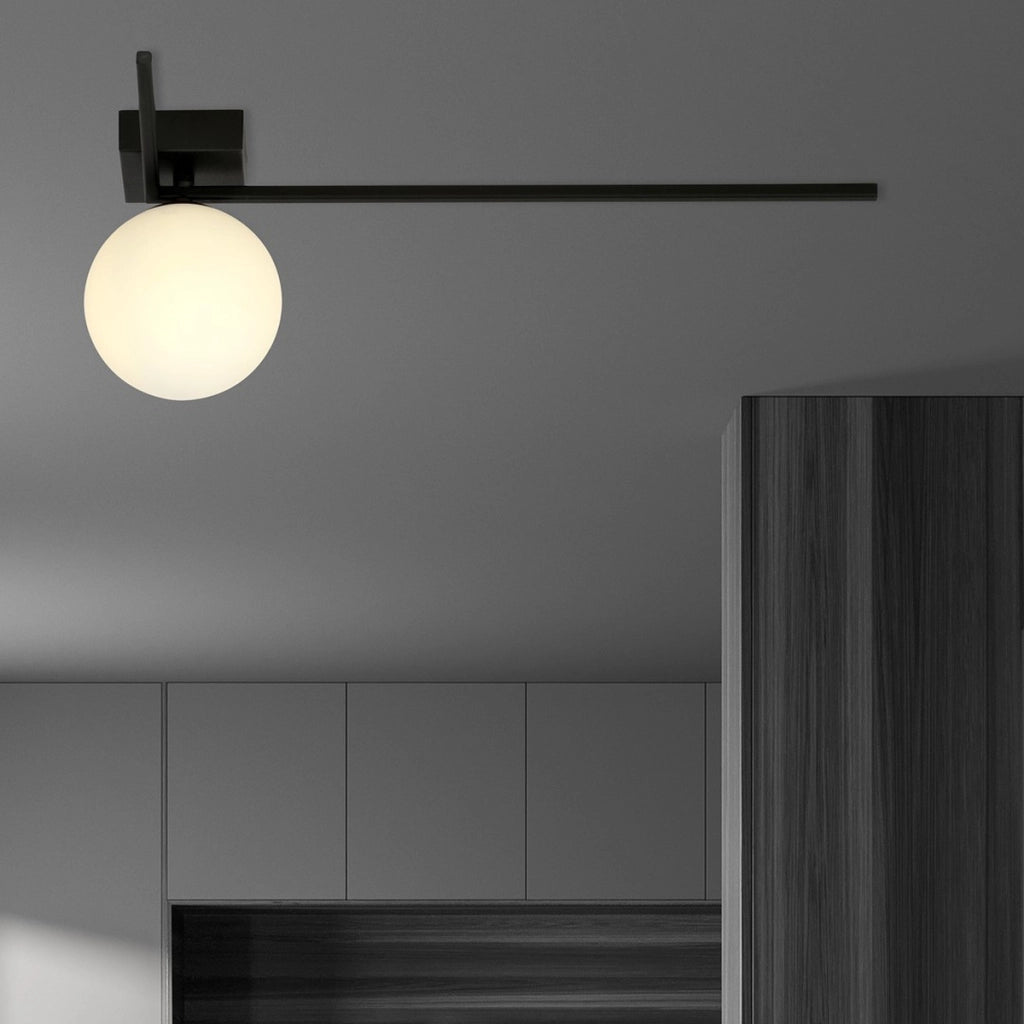 Lampada da soffitto IMAGO in acciaio nero e vetro opalino