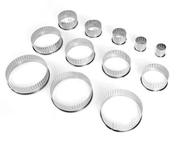 Set di stampi per biscotti 12 pezzi - Forme a raggio - Acciaio inossidabile - Laccato lucido - Disegno a denti - Confezione riutilizzabile