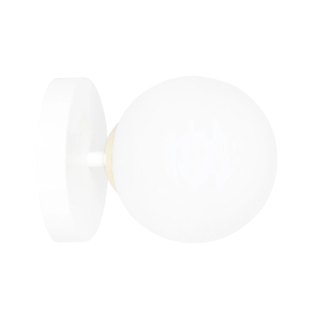 Applique A 1 Luce Vishnu In Acciaio Bianco E Sfera In Vetro Bianco E Oro