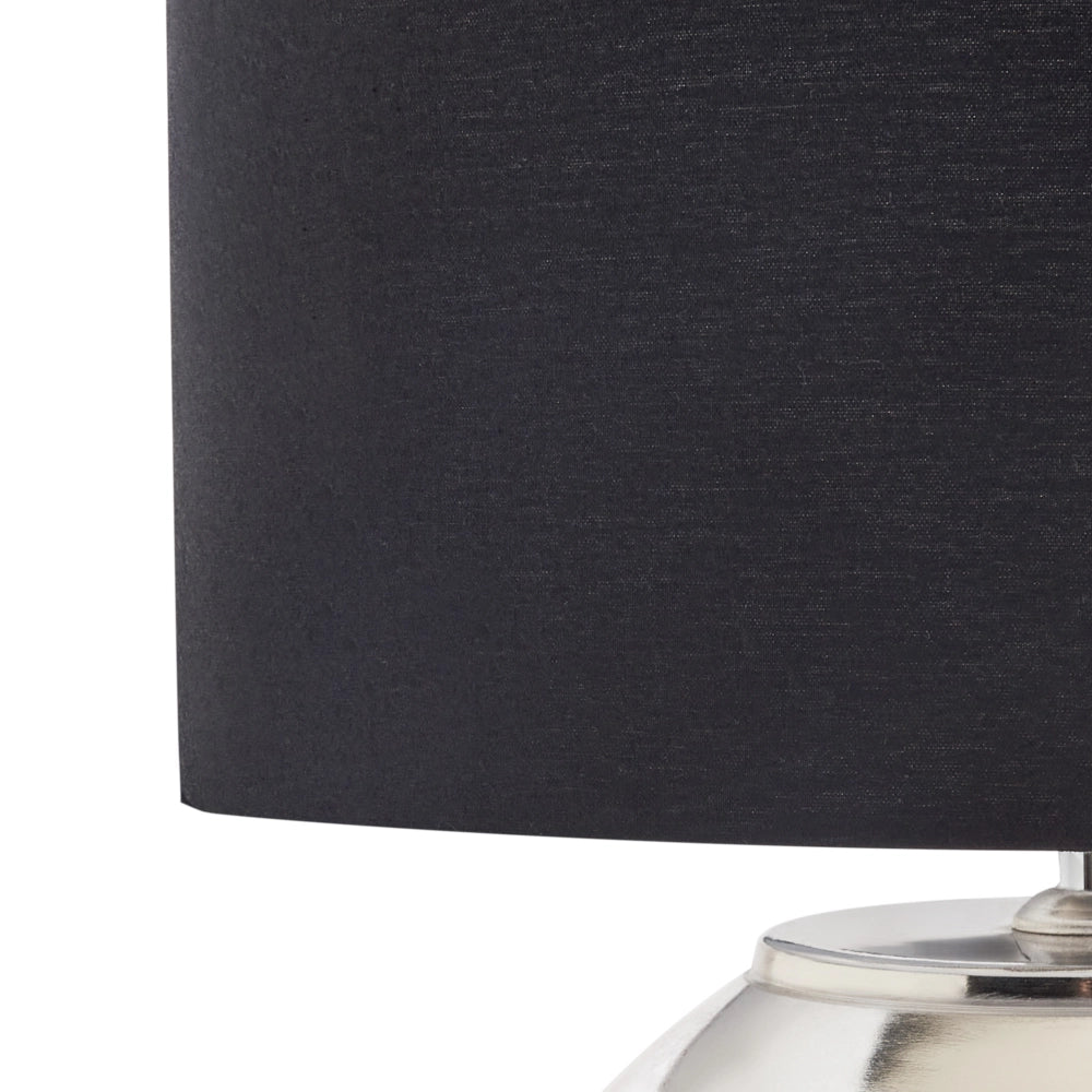 Lampada da tavolo a stelo con paralume in tessuto e base in ottone Design moderno Soggiorno