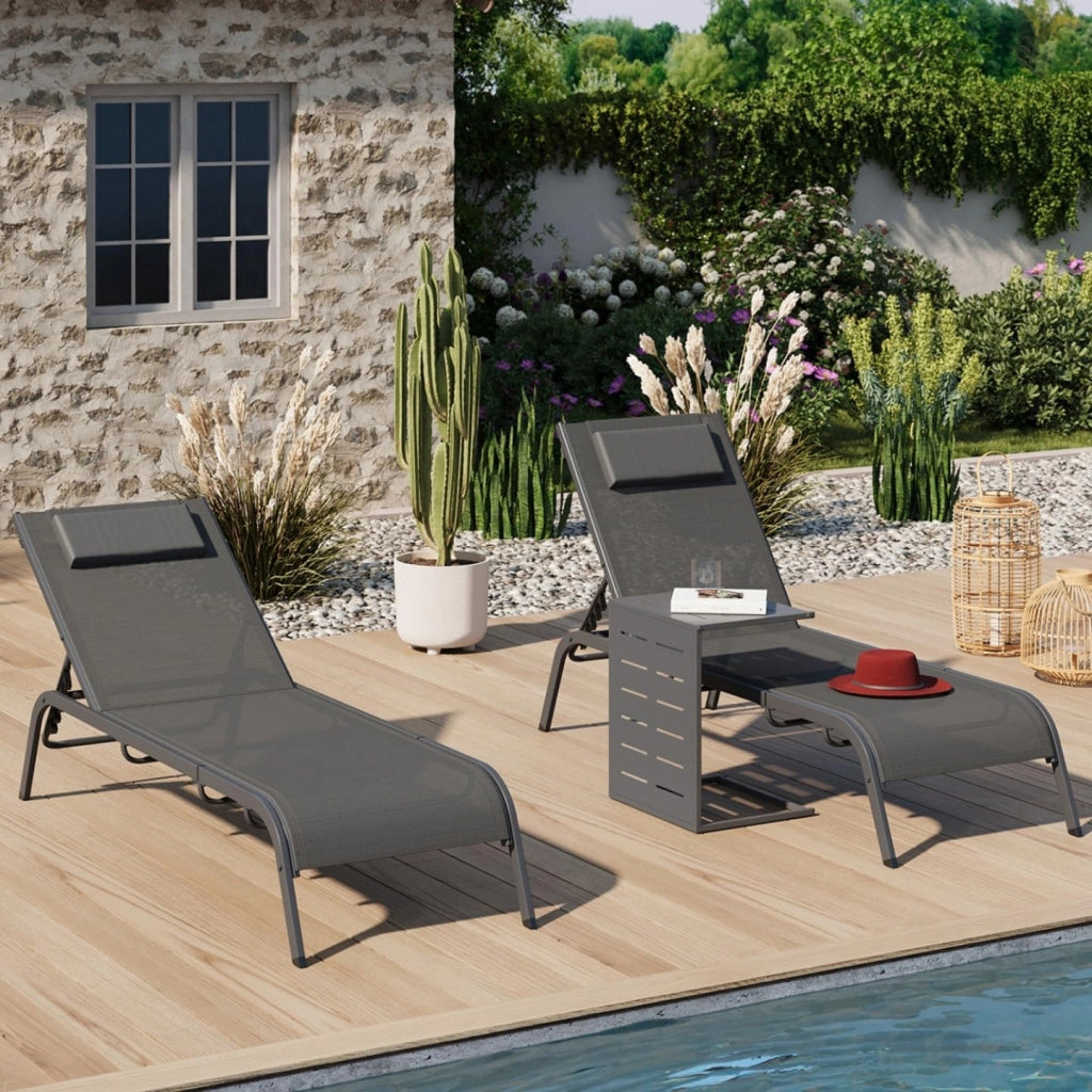 Set di 2 lettini da Giardino reclinabili Bora con tavolino Regolabile in Acciaio Grigio Antracite e Tessuto Grigio