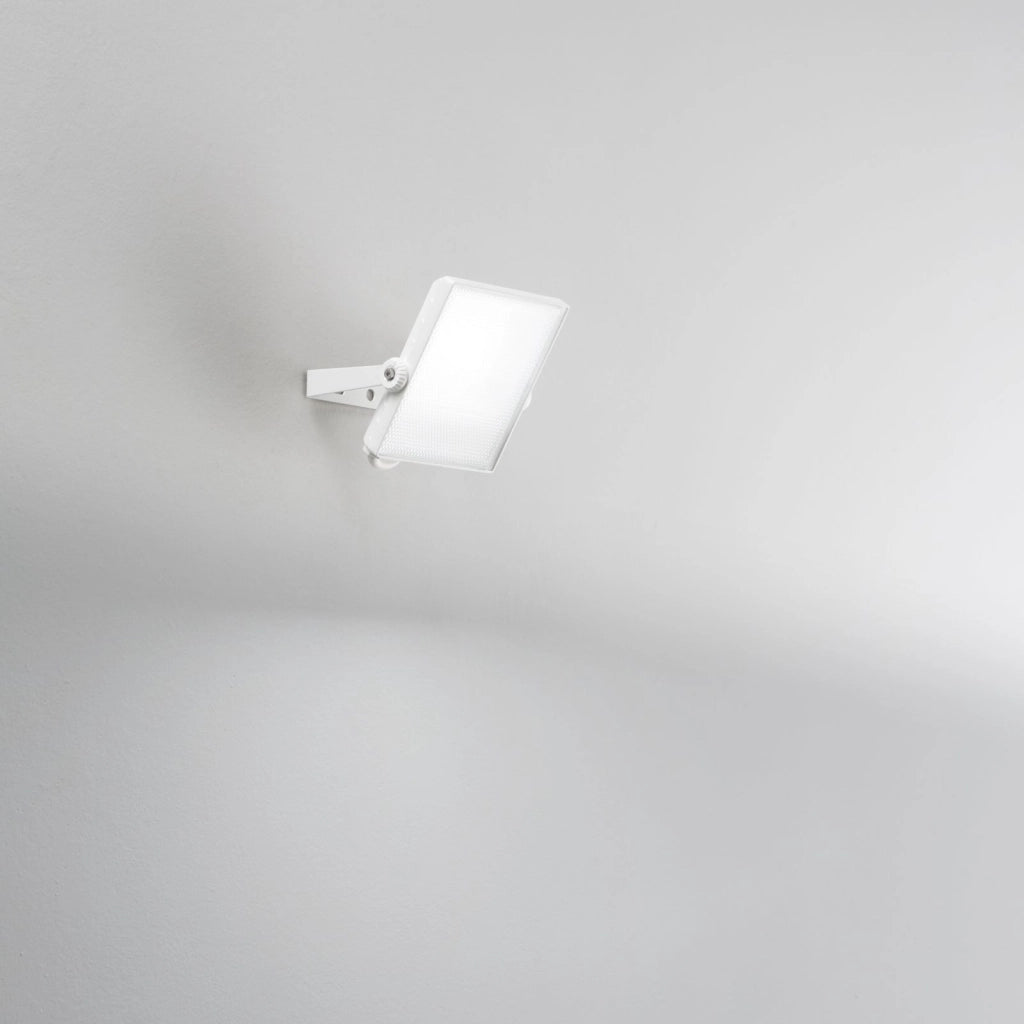 PROIETTORE LED AXEL BIANCO 20W 2200 CCT 3000K-4000K  IP65 13,7X3,6X15,8CM
