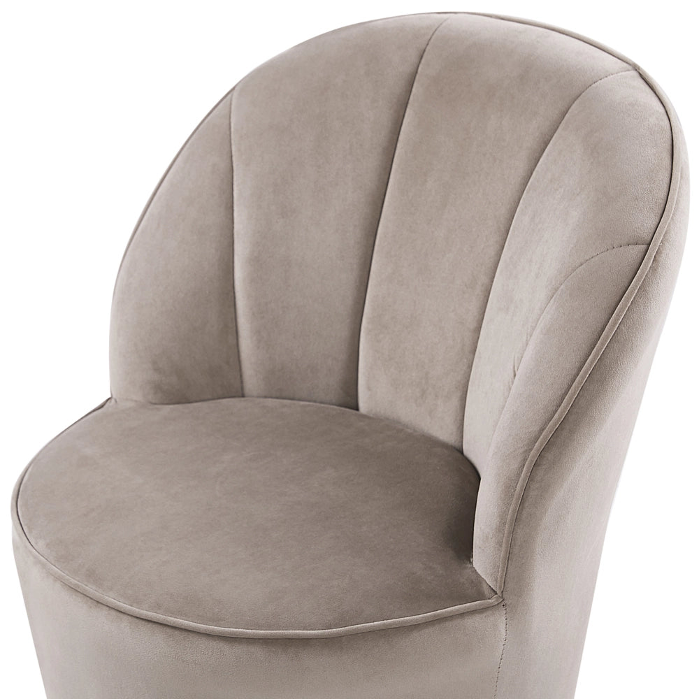 Poltrona in velluto beige con base in metallo dorato Sedia a vasca con tondo Glam Retro Living Room