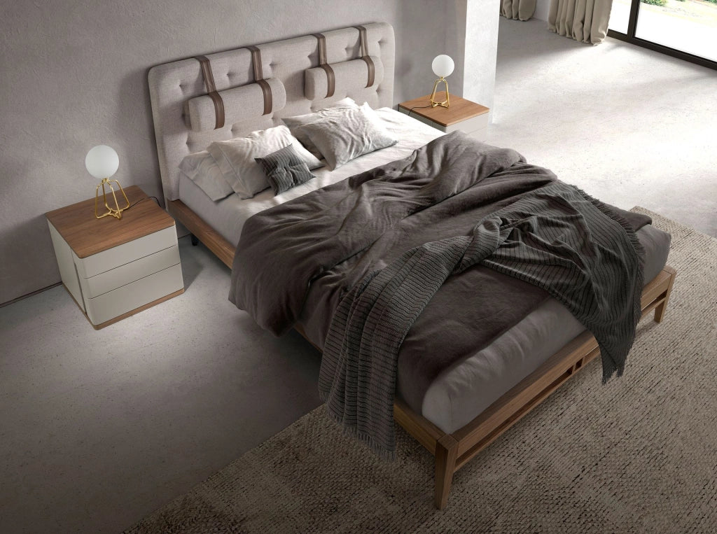 Lampada da tavolo in acciaio dorato e vetro bianco