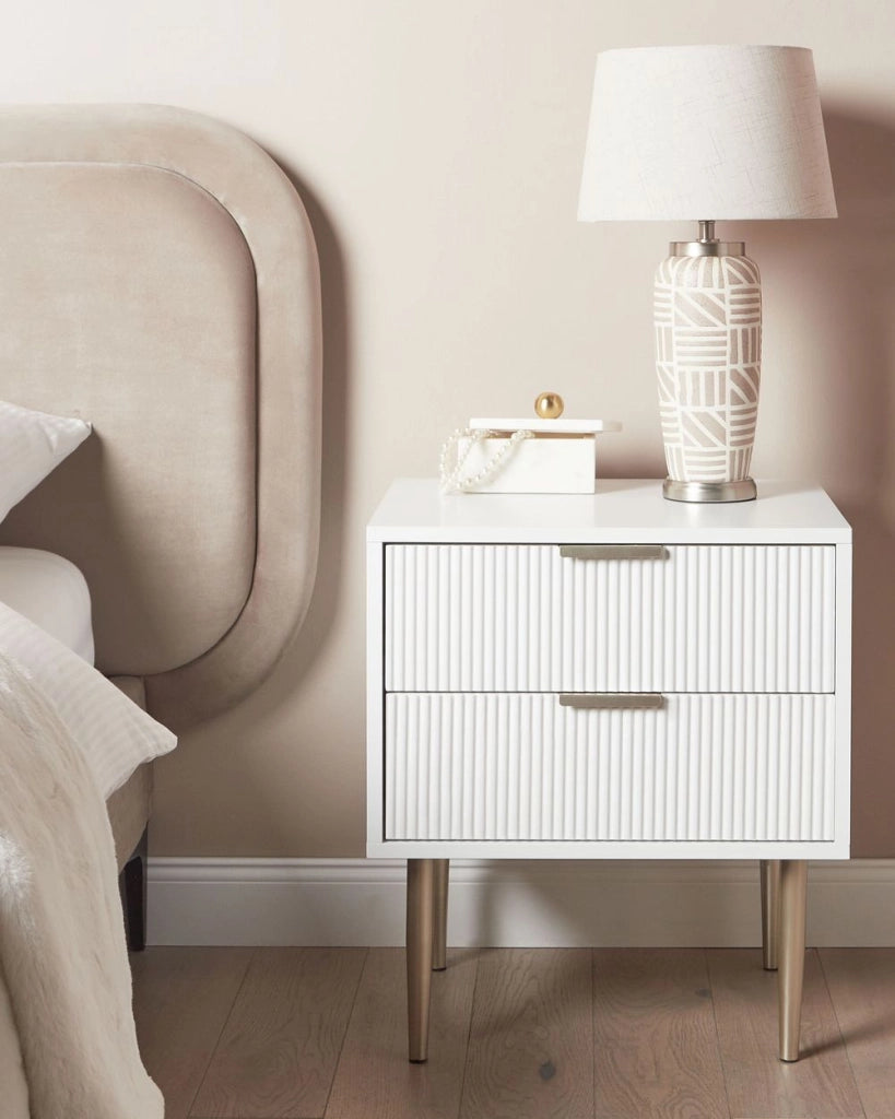 Comodino MDF bianco con 2 cassetti portaoggetti Gambe in metallo classico elegante