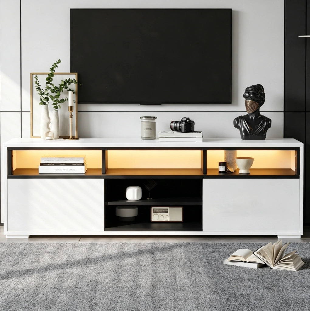 Mobile TV ULEVR 150x35x50 cm con LED USB, 2 ante push-to-open e vani aperti, bianco e nero