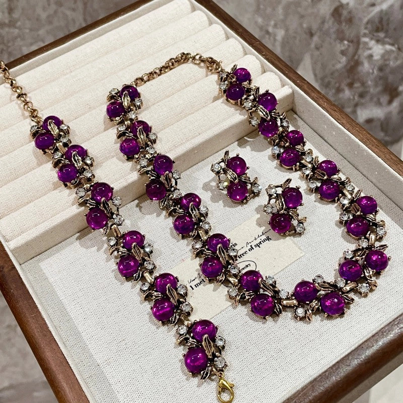 Collana, bracciale e orecchini a forma di foglia in resina viola con strass, in stile vintage.