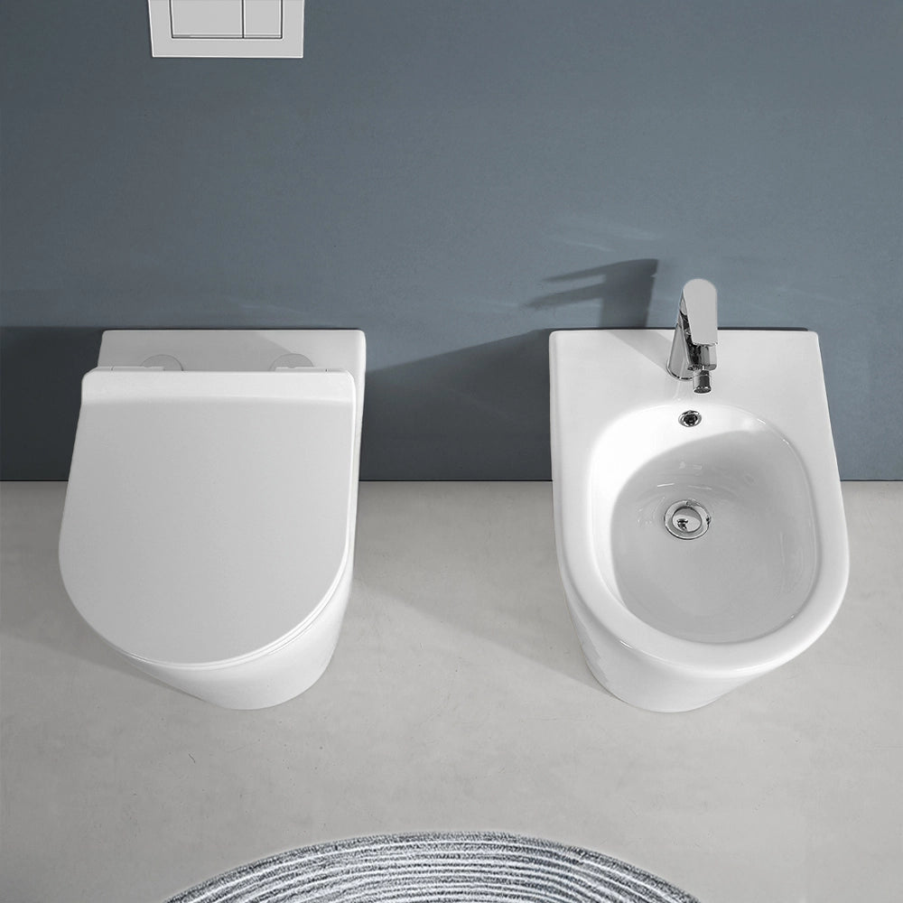 Copriwater bianco design tondo con chiusura soft close e sgancio rapido per sanitari Ukra