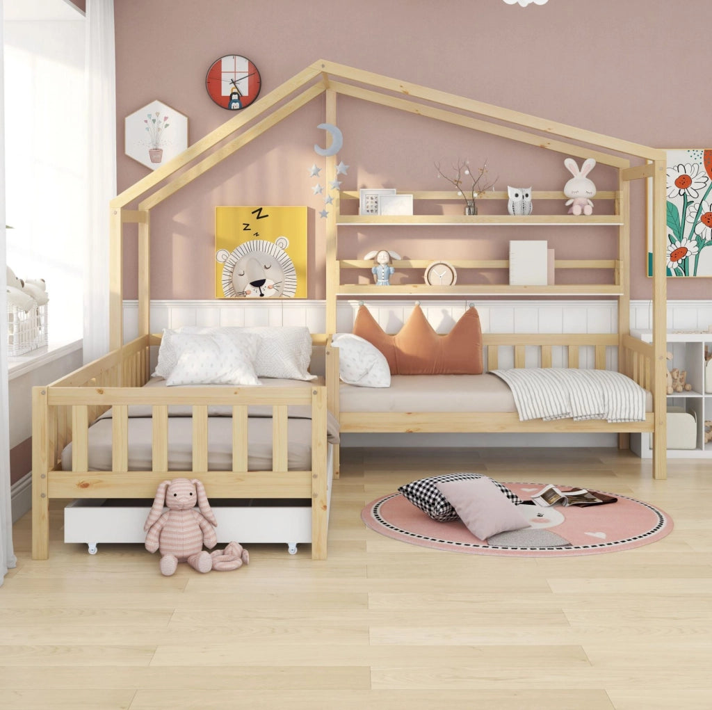 Letto a casetta 243x208x183 cm con cassetto e ripiani in legno naturale